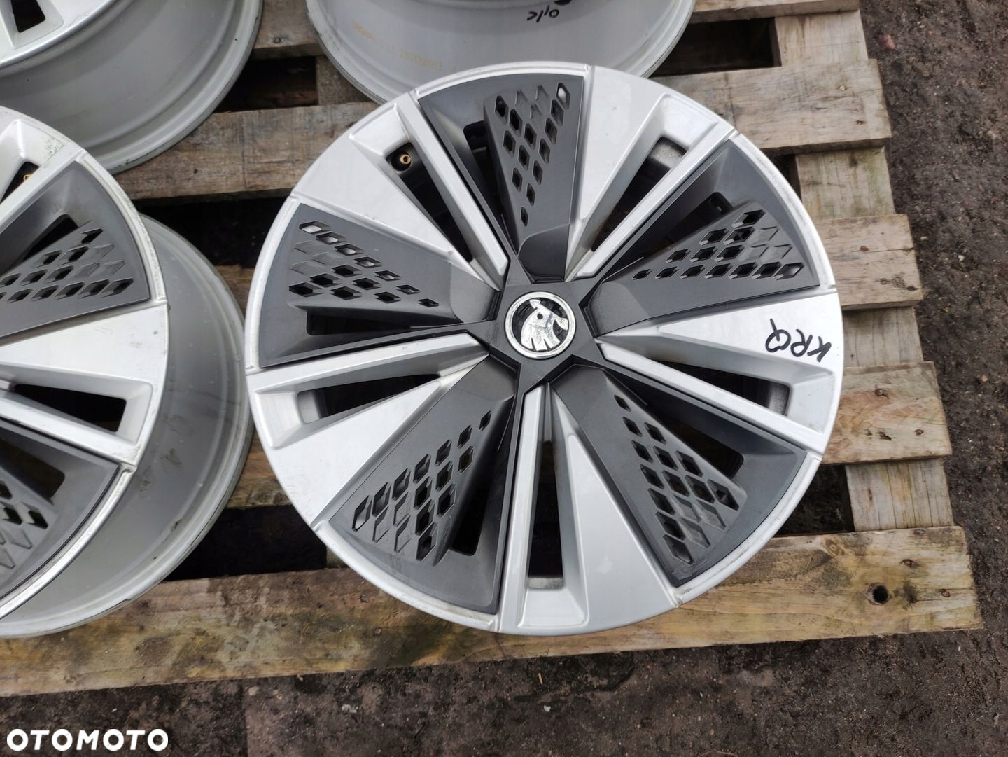 SKODA KAROQ FELGI ALUMINIOWE 17 5x112 ET45 R17 17" 57A601025AA - 8