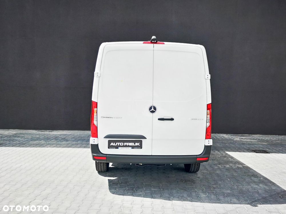 Mercedes-Benz Sprinter - 8
