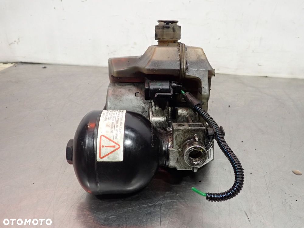 SIŁOWNIK STARUJĄCY POMPĄ HYDRAULICZNĄ WYBIERAK BIEGÓW 55570103 - 5