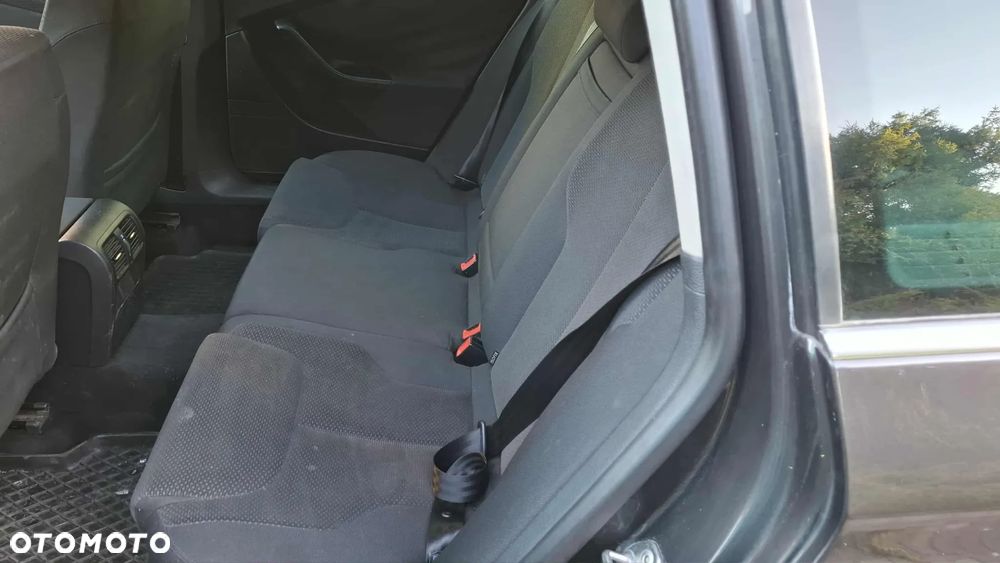Volkswagen Passat 1.9 TDI Trendline - 11