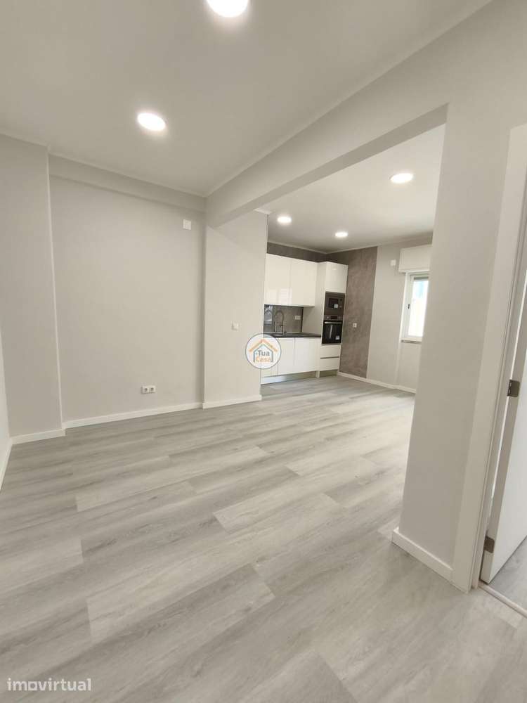 Apartamento T1 na Amadora - Grande imagem: 2/17