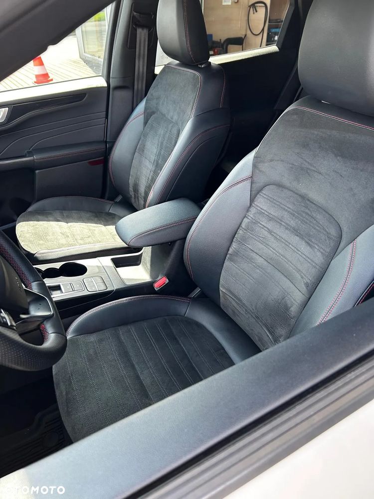 Ford Kuga 2.5 Duratec PHEV ST-LINE X - 31