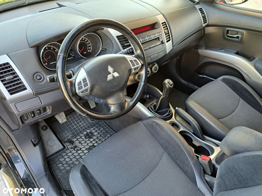 Mitsubishi Outlander - 14