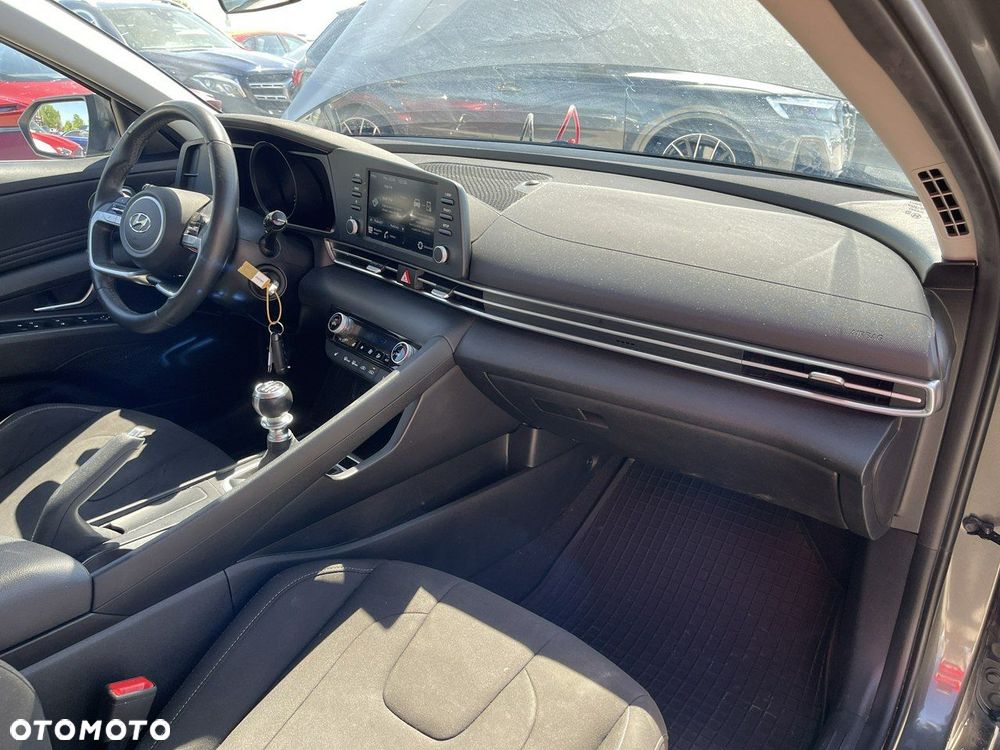Hyundai Elantra 1.6 Modern - 12