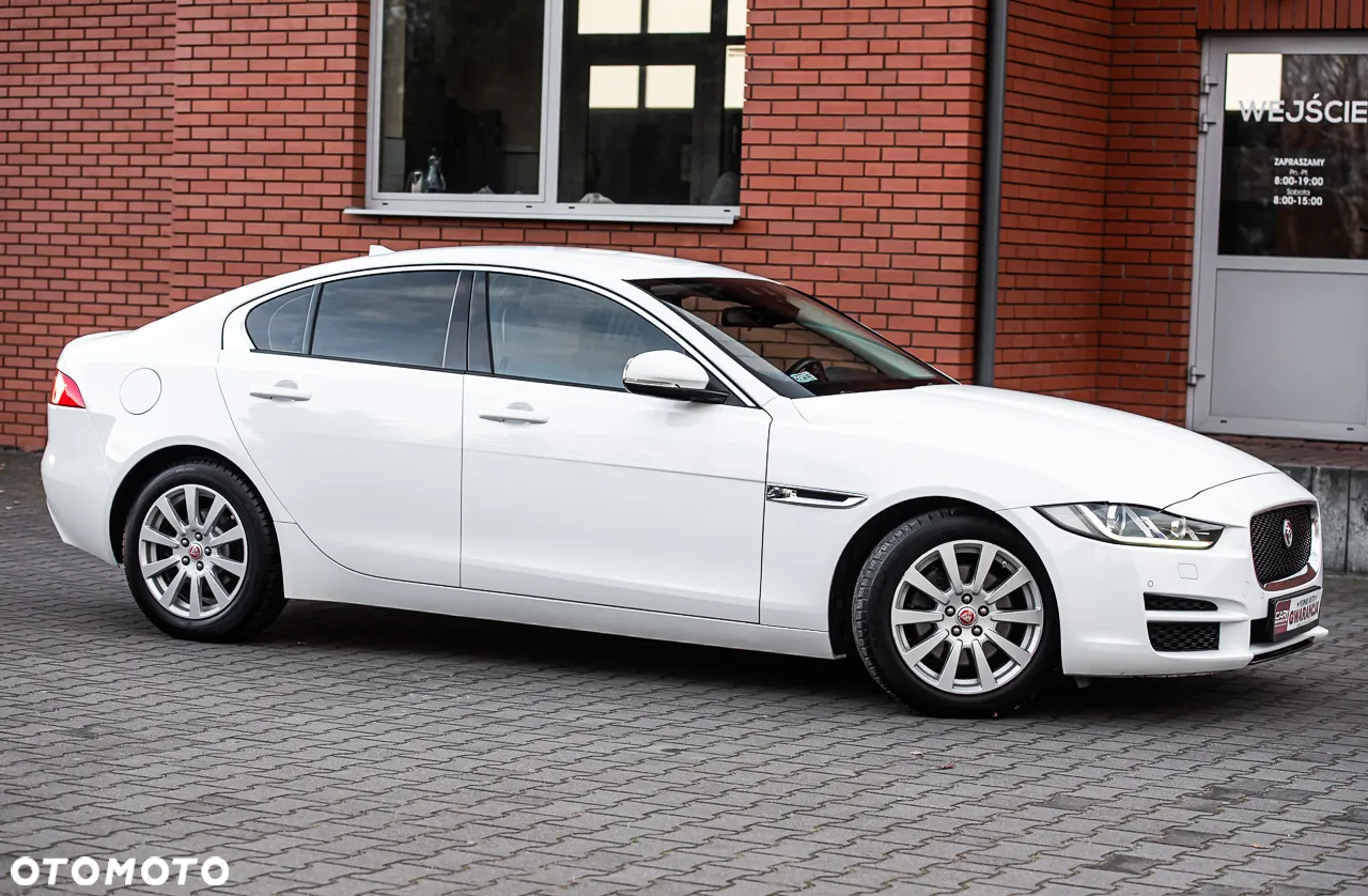 Jaguar XE 2.0 D AWD R-Sport - 12