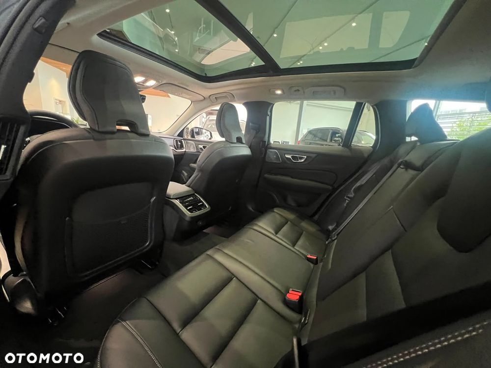 Volvo V60 B4 B Ultimate Dark - 24