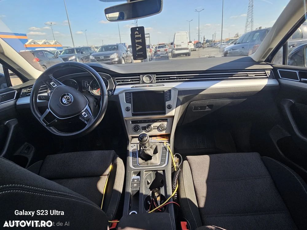 Volkswagen Passat 2.0 TDI Comfortline - 12