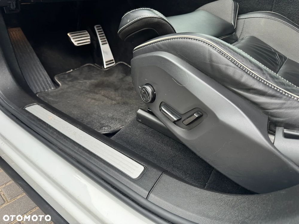 Volvo XC 60 B4 B R-Design - 14