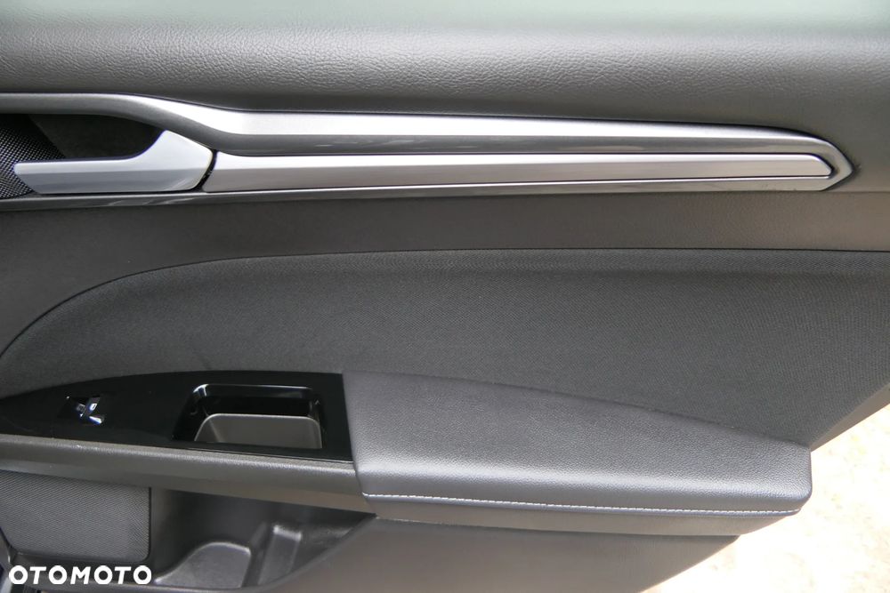 Ford Mondeo 2.0 Hybrid Trend - 32