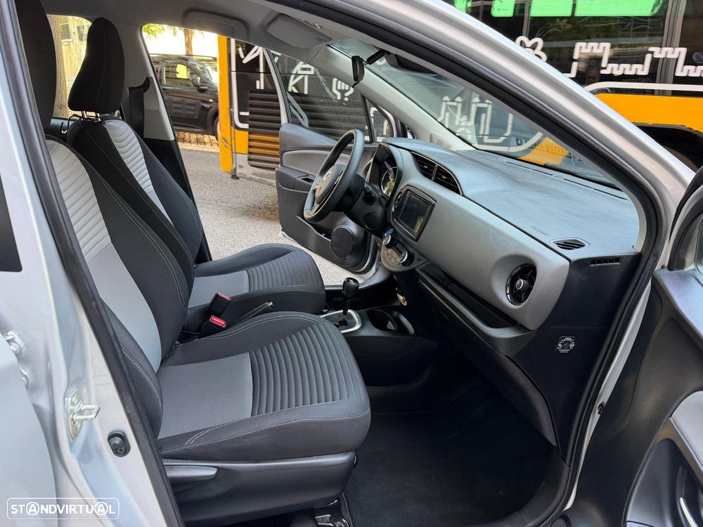 Toyota Yaris 1.5 HSD Comfort +P.Style+P.Techno - 9