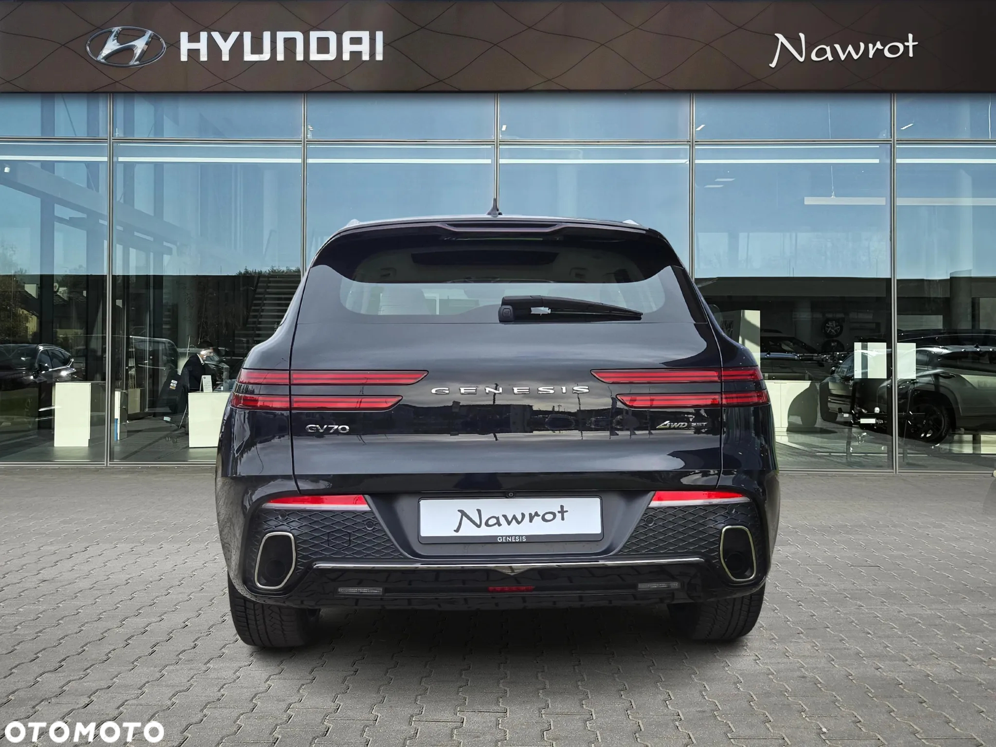 Genesis GV70 2.5T AWD AT8 Luxury Line - 4
