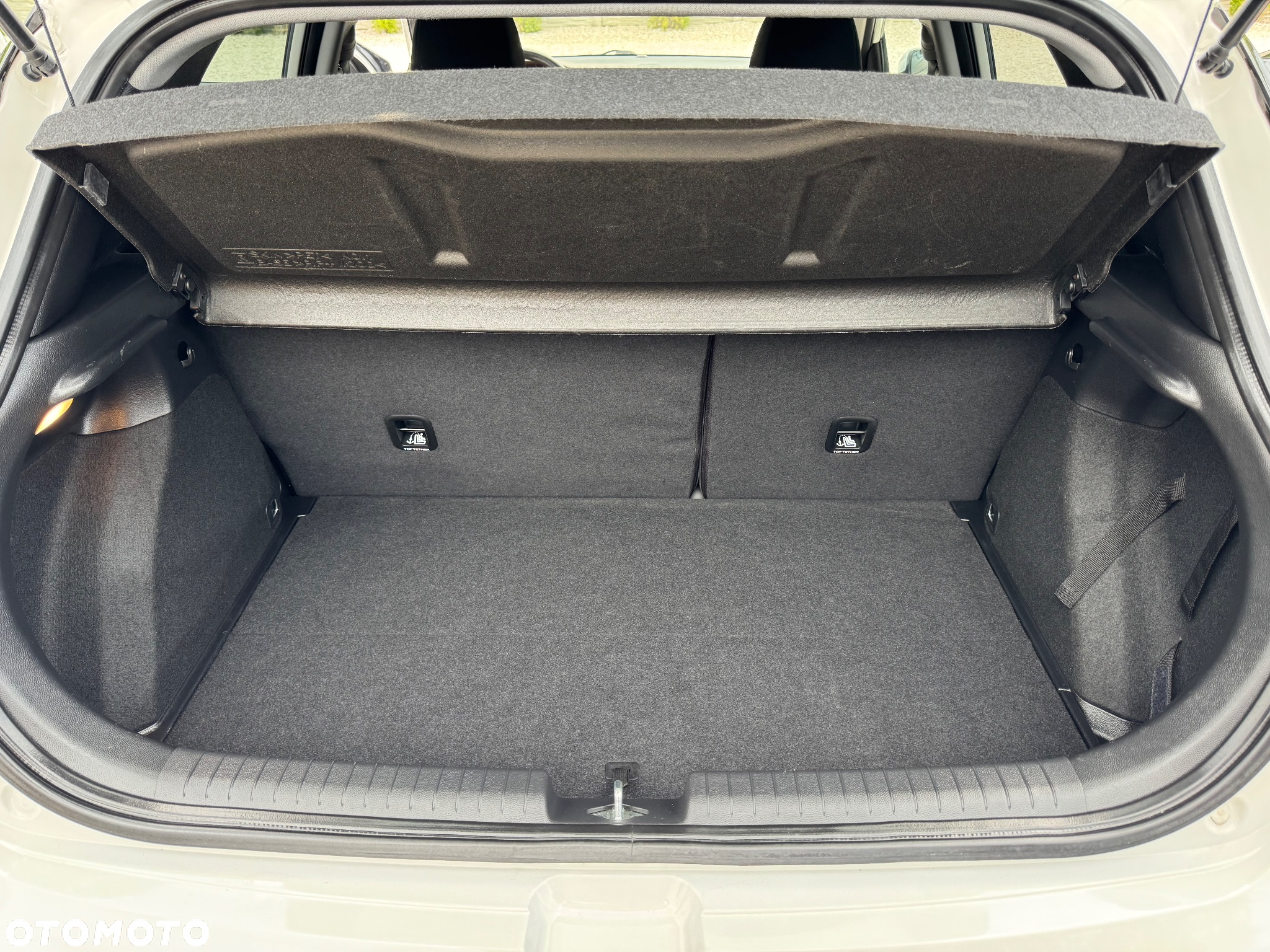 Hyundai i20 1.4 YES Gold - 35