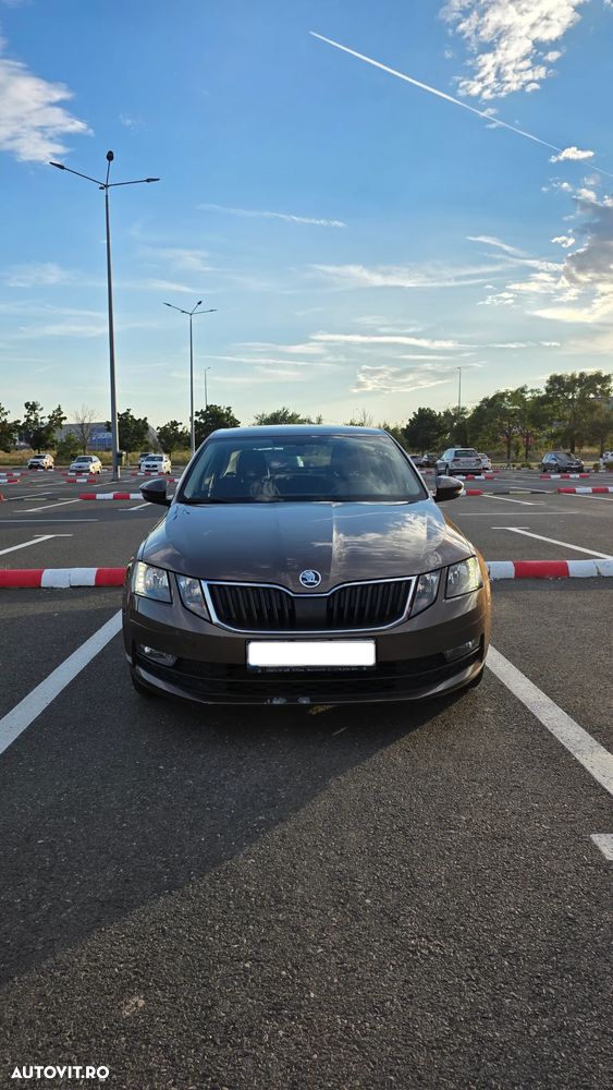 Skoda Octavia 2.0 TDI DSG Ambition - 1