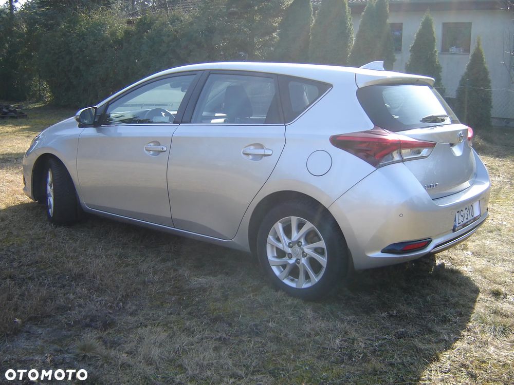 Toyota Auris 1.6 Premium - 7