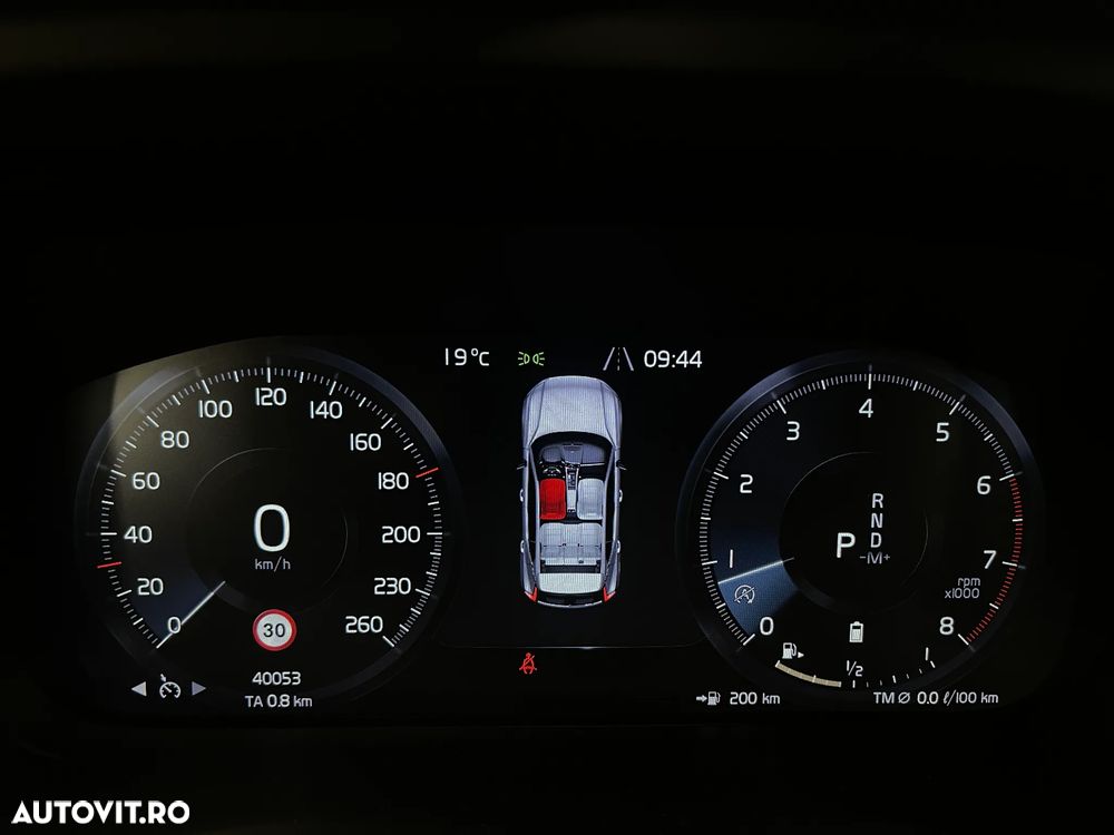 Volvo XC 40 B4 AT8 AWD Mild Hybrid Momentum Pro - 27