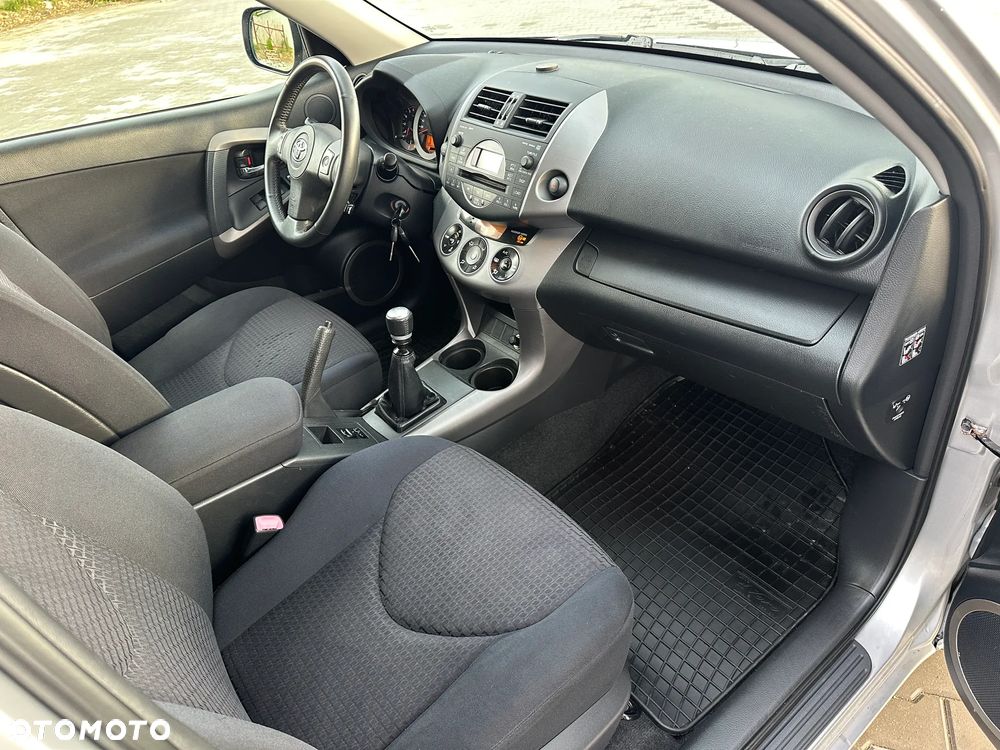 Toyota RAV4 2.2 D-4D 4x4 - 11