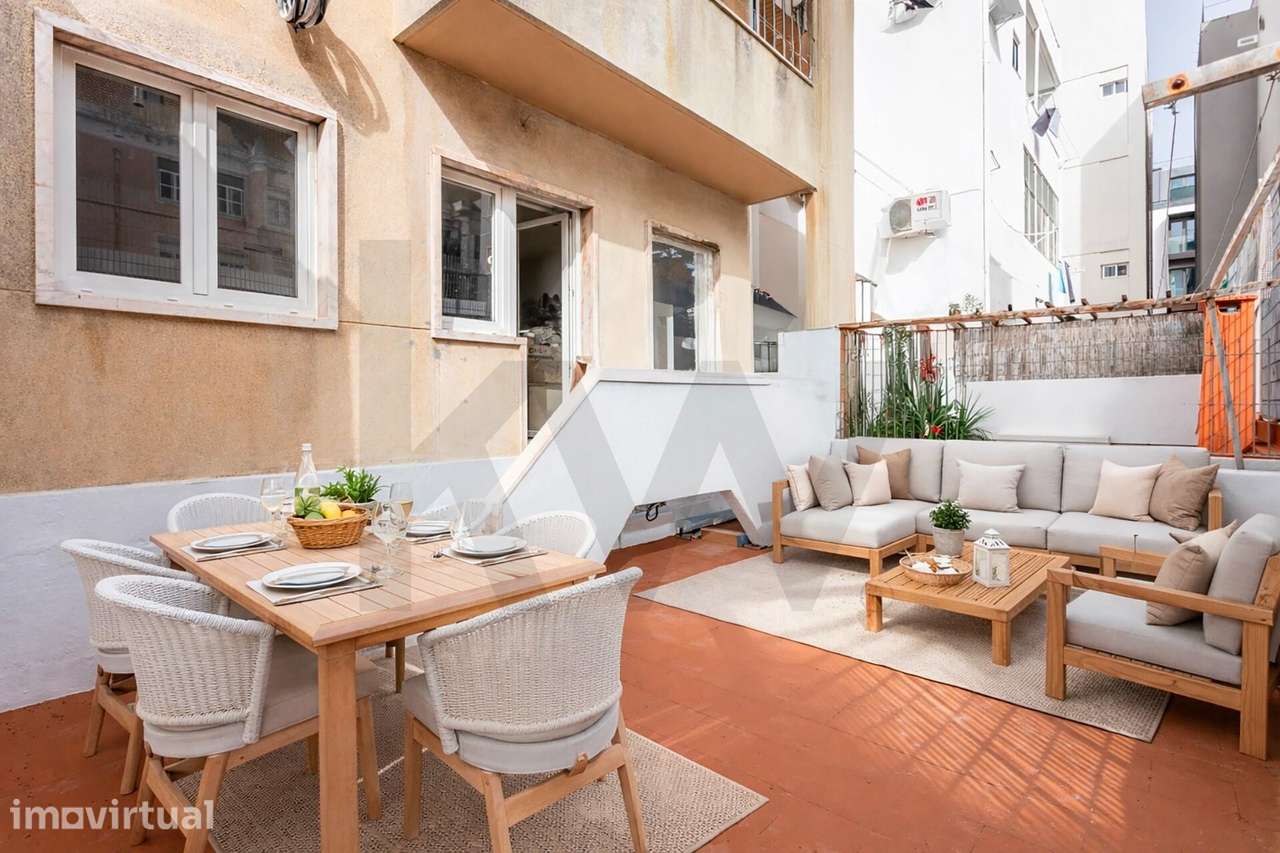 T2 com Terraço Exclusivo de 27 m2 | Renovado | Campo de Ourique - Grande imagem: 2/17