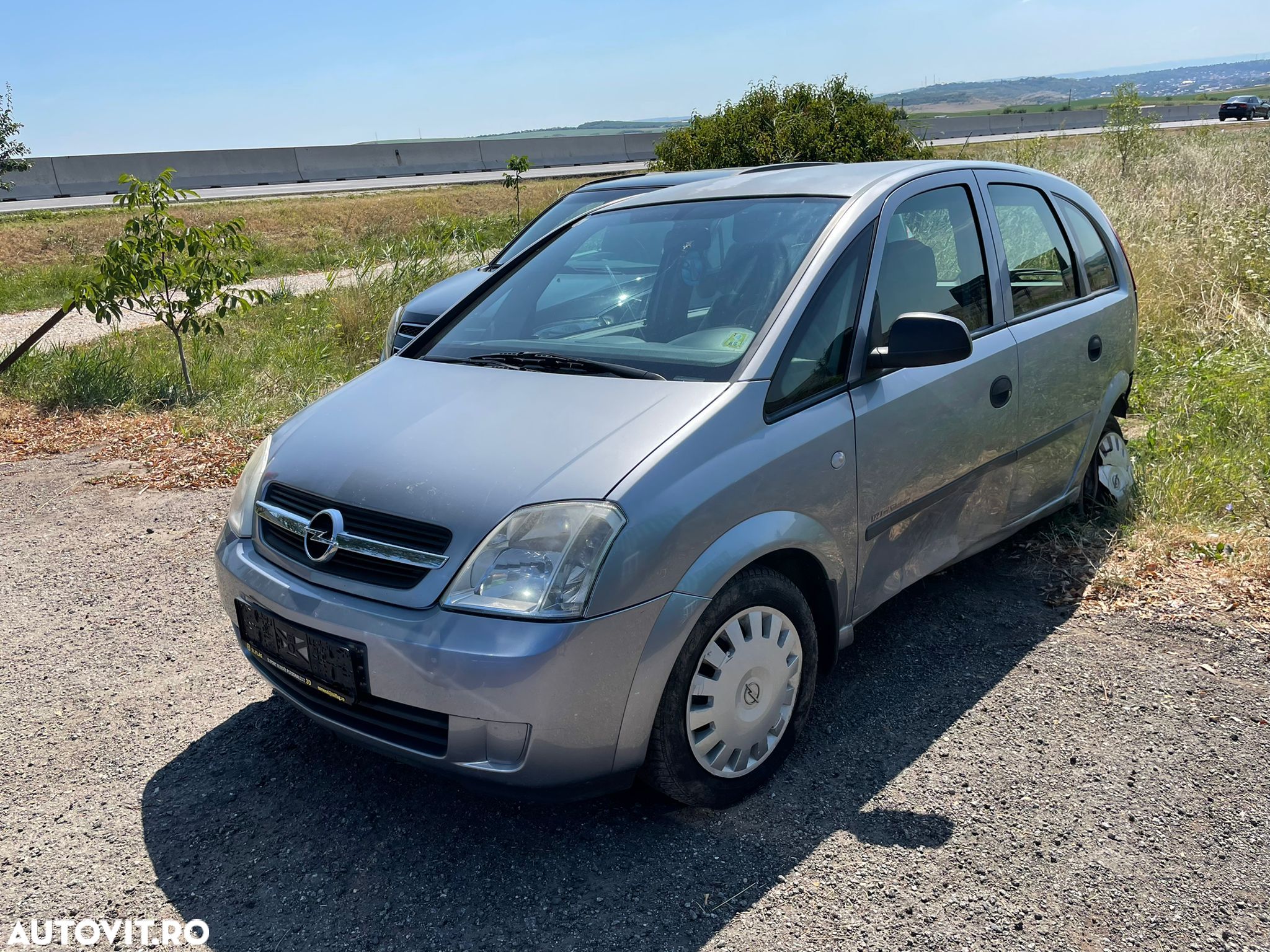 Dezmembrez piese Opel Meriva - 1