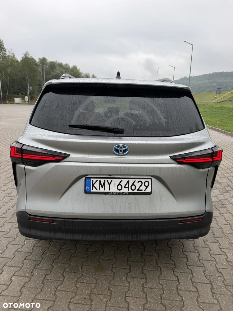 Toyota Sienna - 5