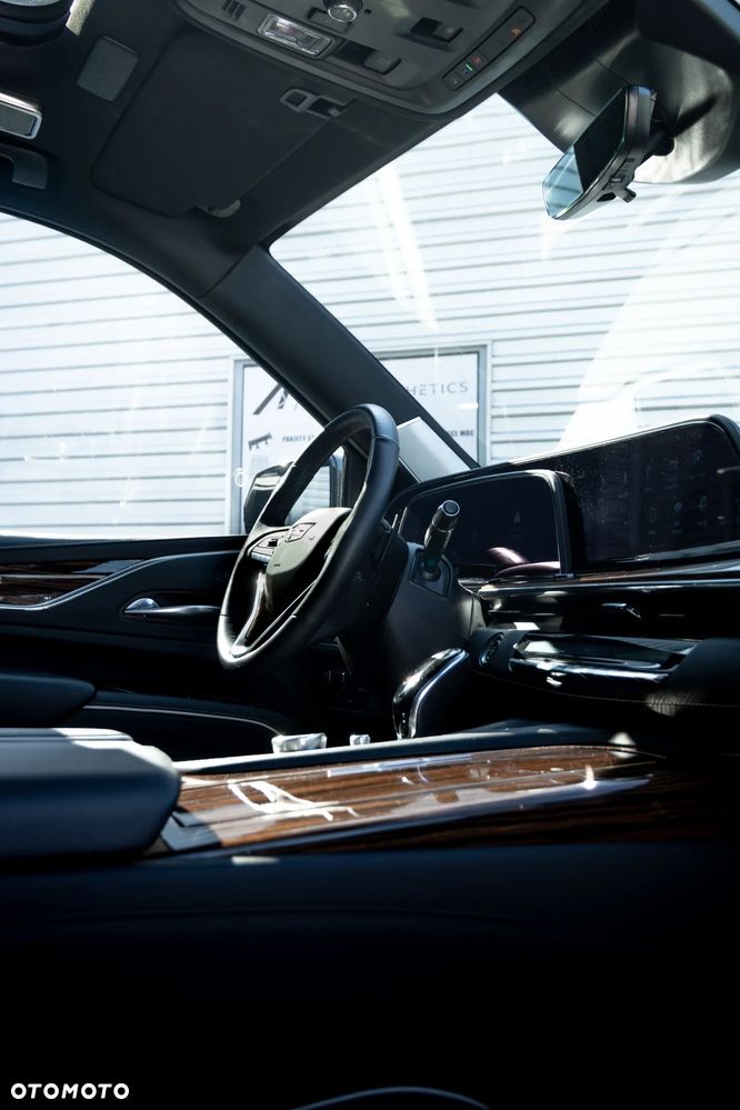 Cadillac Escalade - 6