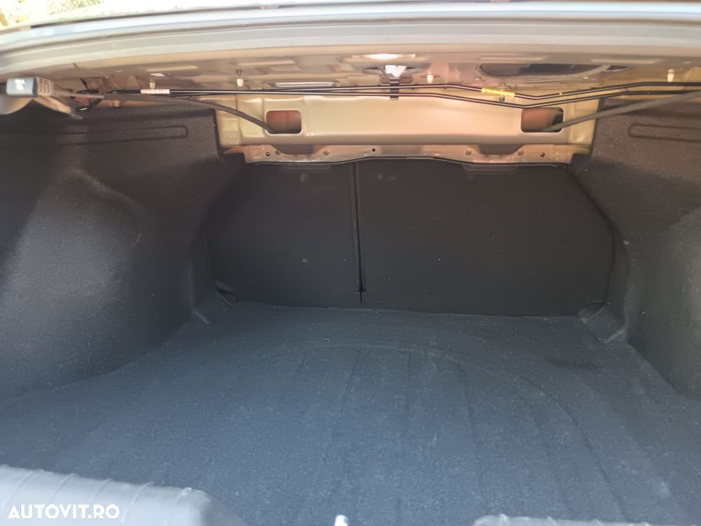 Hyundai Elantra - 9