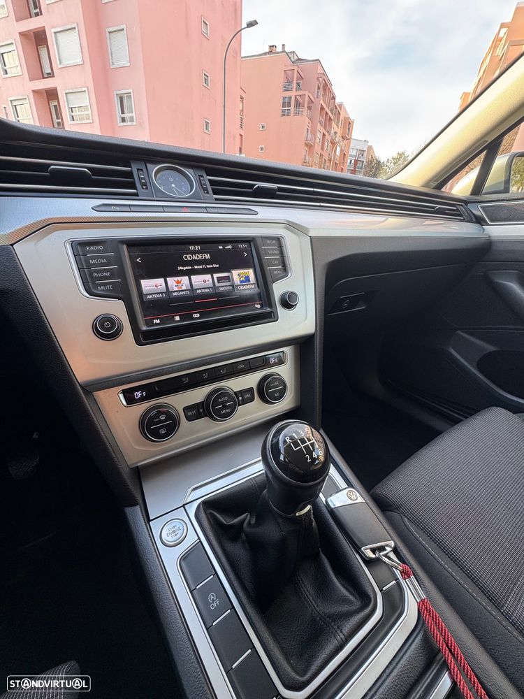 VW Passat Variant 2.0 TDi Confortline - 8