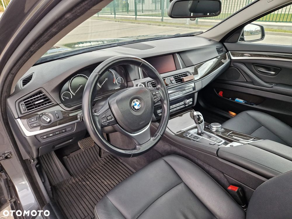 BMW Seria 5 525d Touring Luxury Line - 8