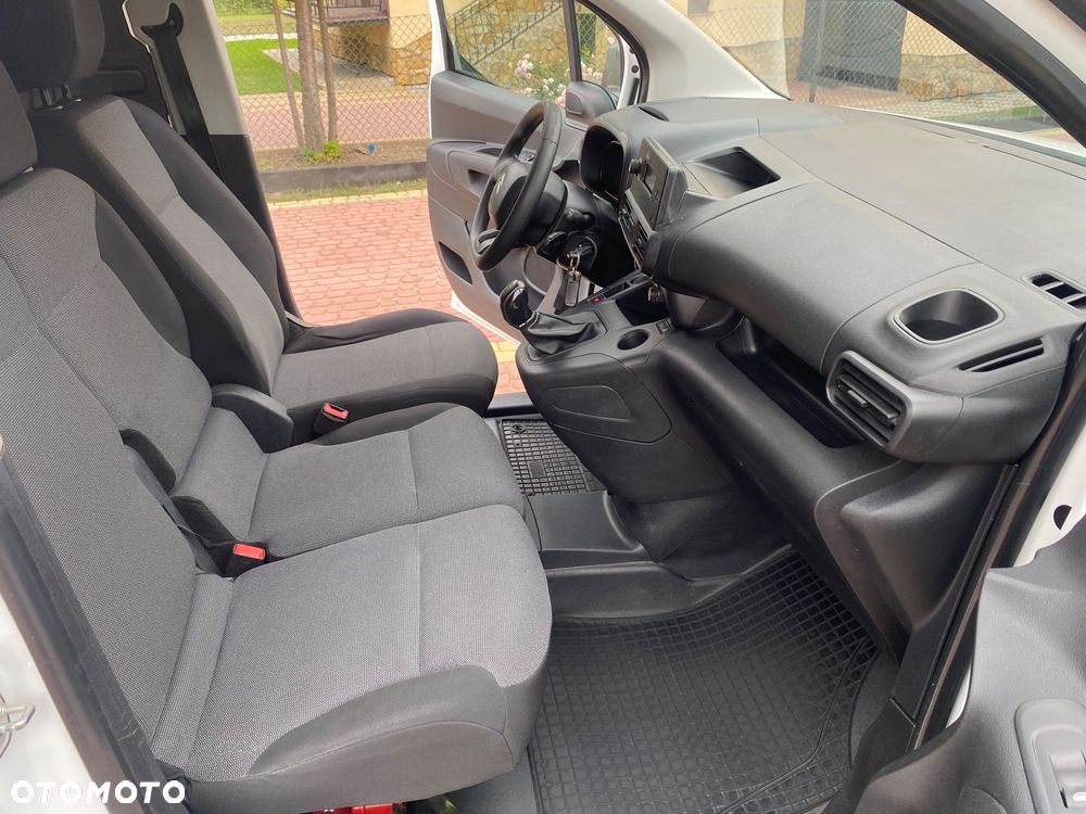 Citroën BERLINGO 1.6 HDI, MAX długi, 3-osobowy, klimatyzacja, zakupiony w salonie w Rzeszowie - 15