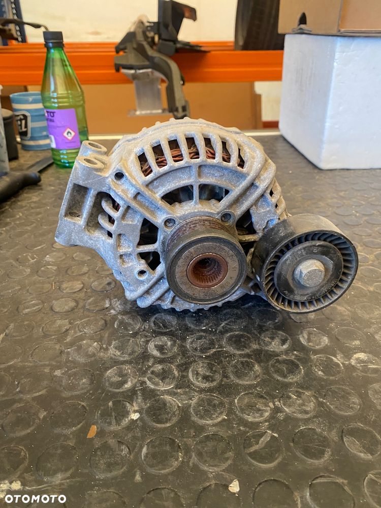 BMW 3 E87 E90 E91 E81 2.0i IGŁA ! ! po 59 tyś km! ALTERNATOR - 4