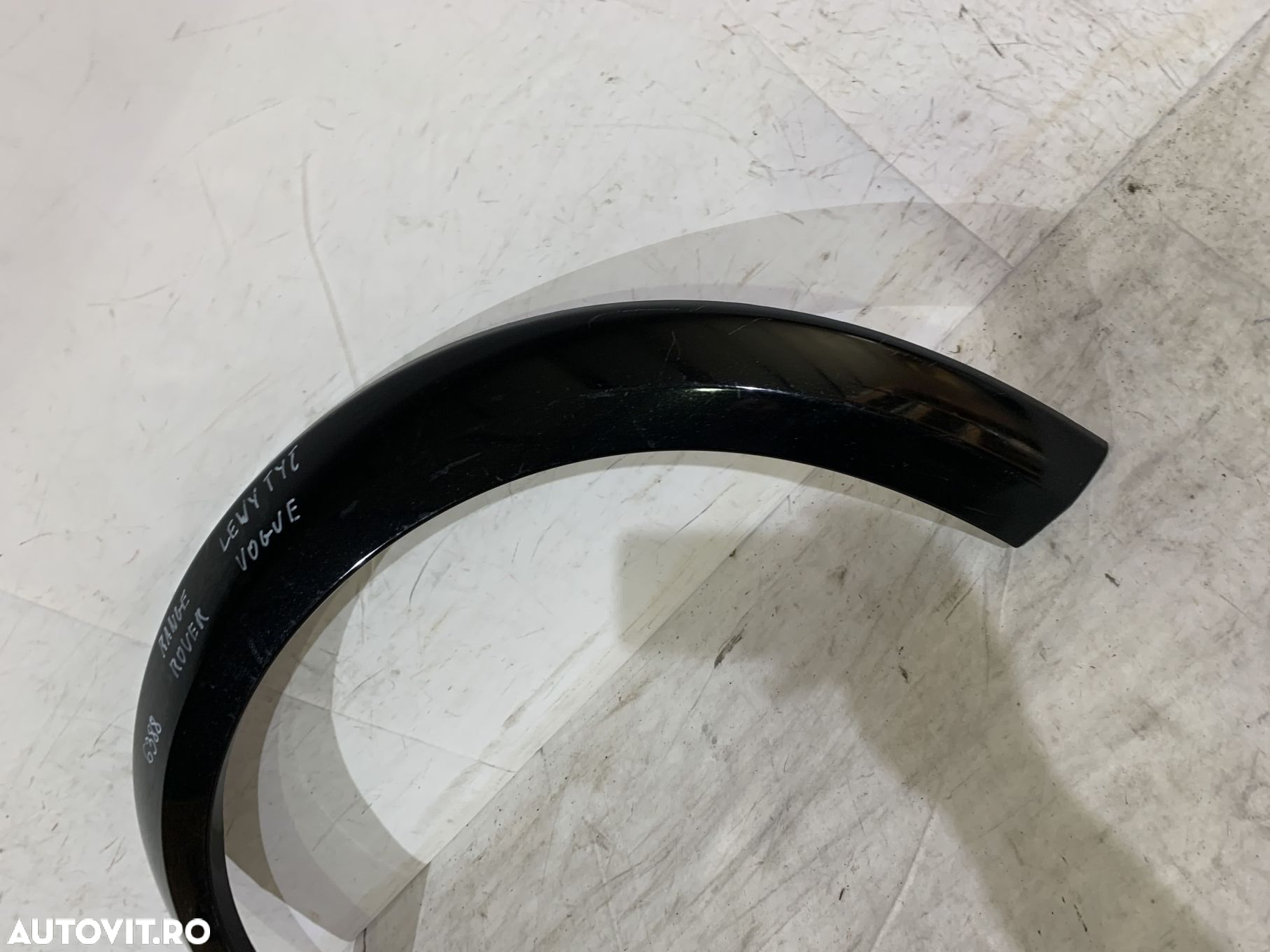Bandou aripa stanga fata, Land Rover Discovery, 2009, 2010, 2011, 2012, 2013, 2014, 2015, 2016, cod origine OE 9H22-02049AW. - 2