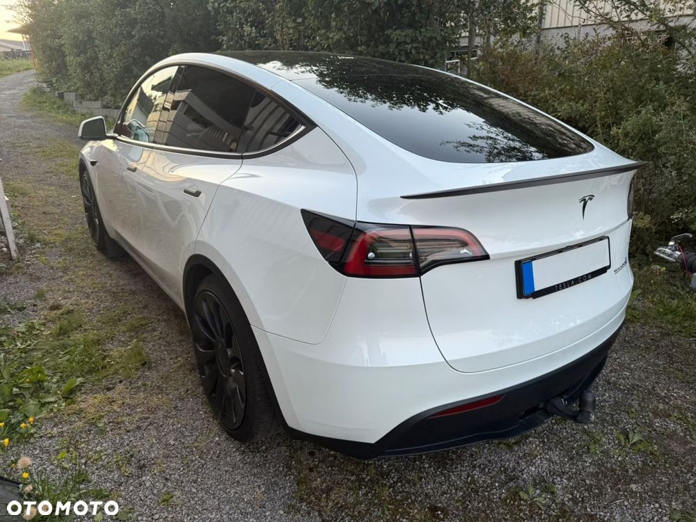 Tesla Model Y Performance AWD - 3
