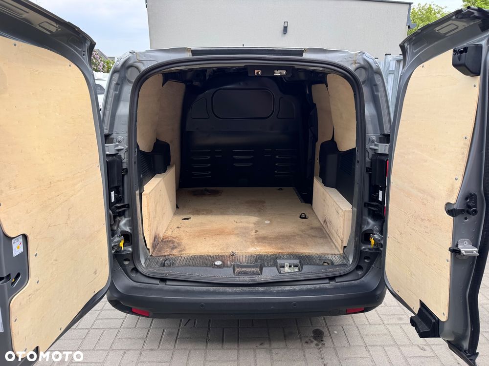Ford Transit Courier - 15