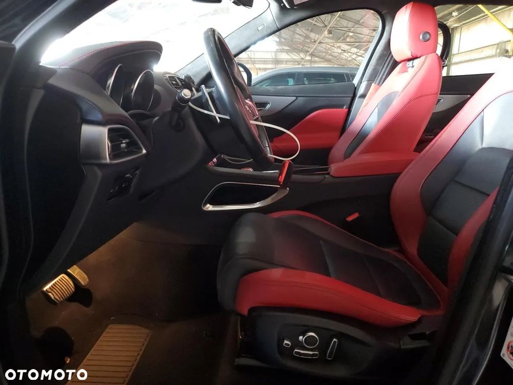 Jaguar F-Pace 3.0 V6 AWD S - 7