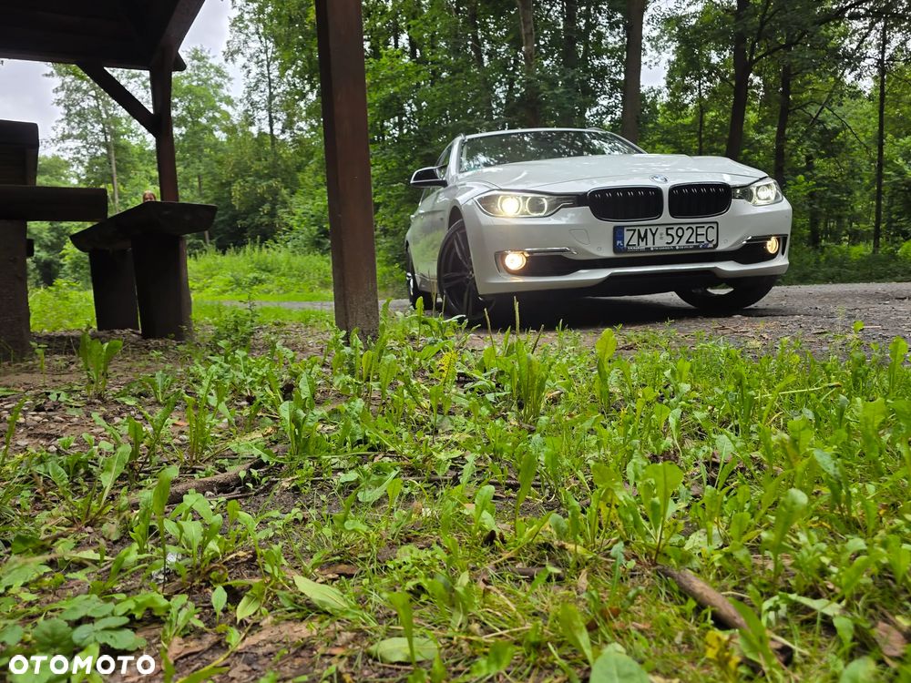 BMW Seria 3 320d Touring Luxury Line - 13