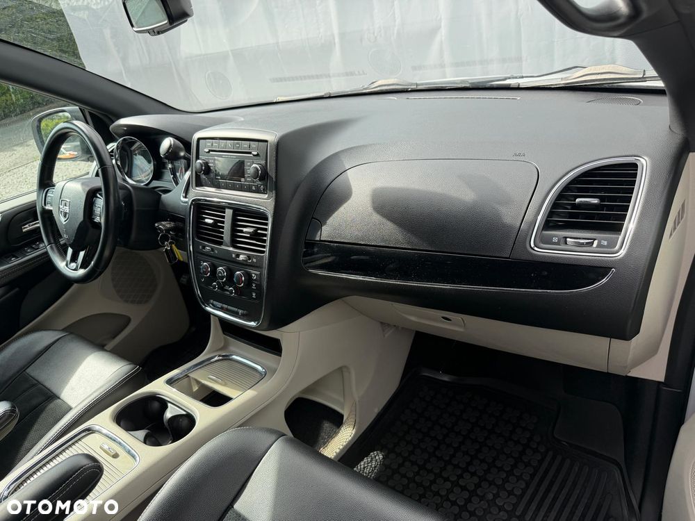 Dodge Caravan - 18