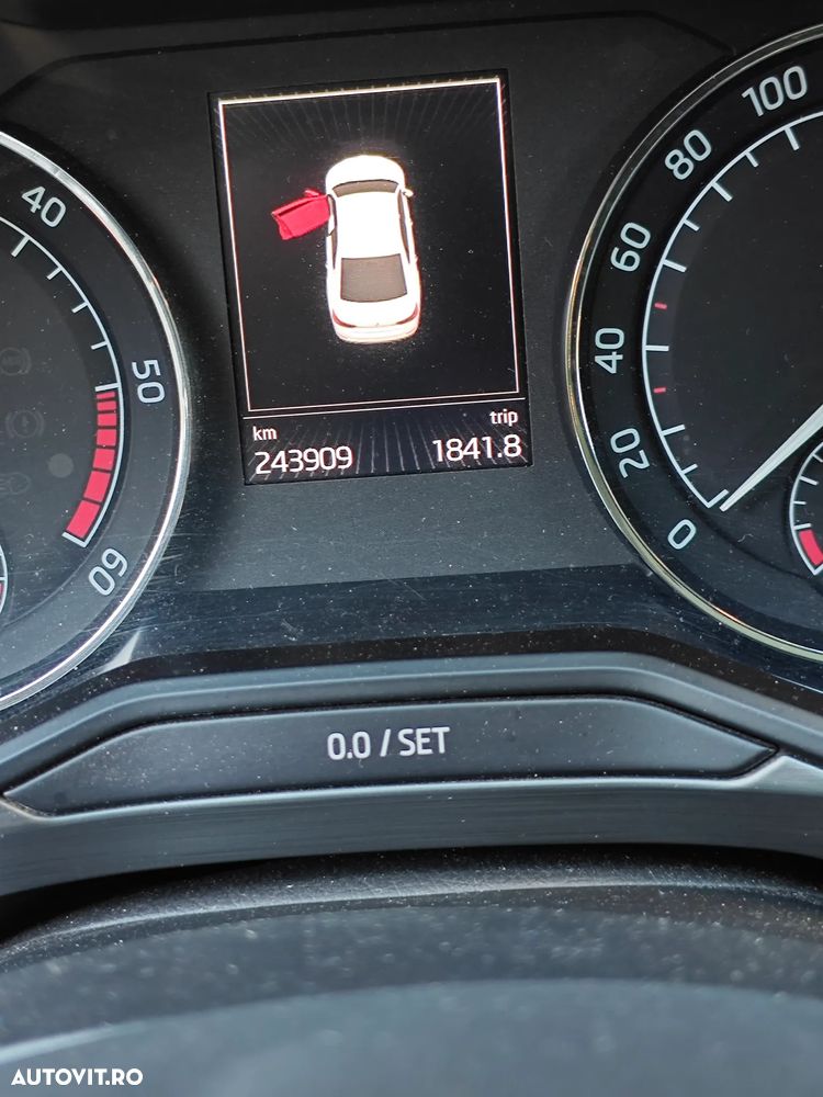 Skoda Superb 2.0 TDI DSG Active - 10