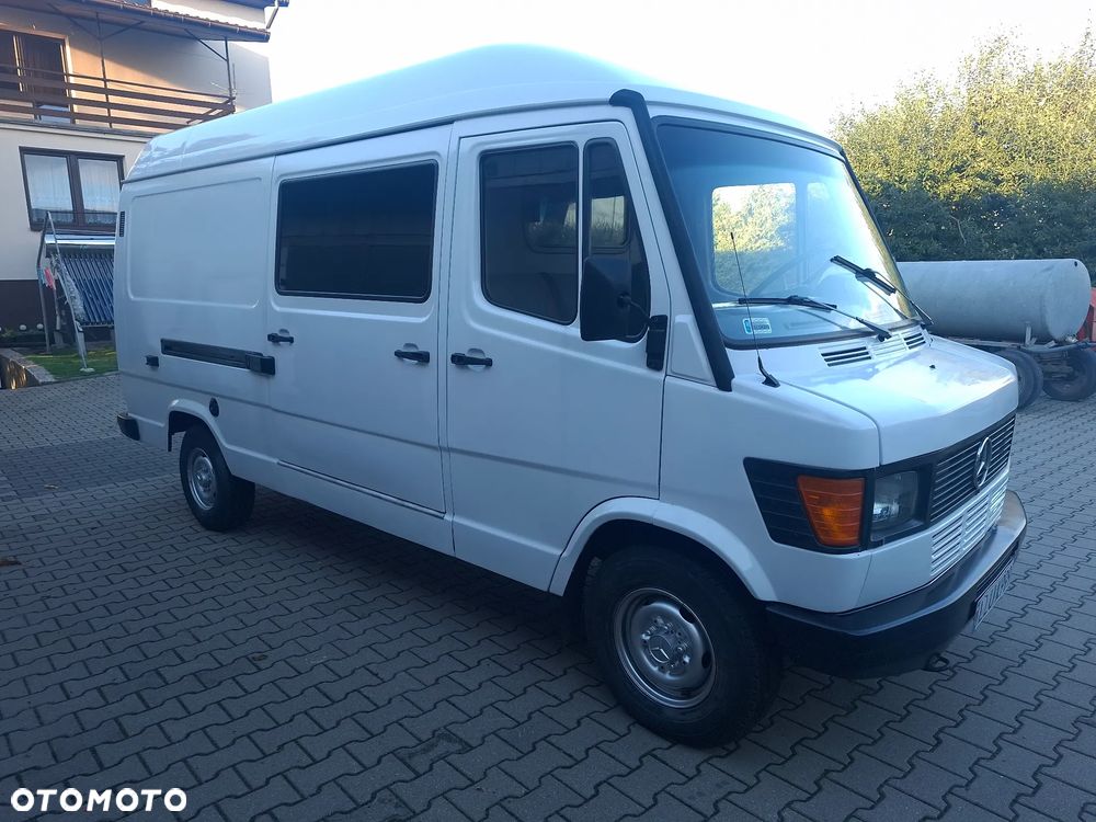 Mercedes-Benz 210.  2,9D - 15