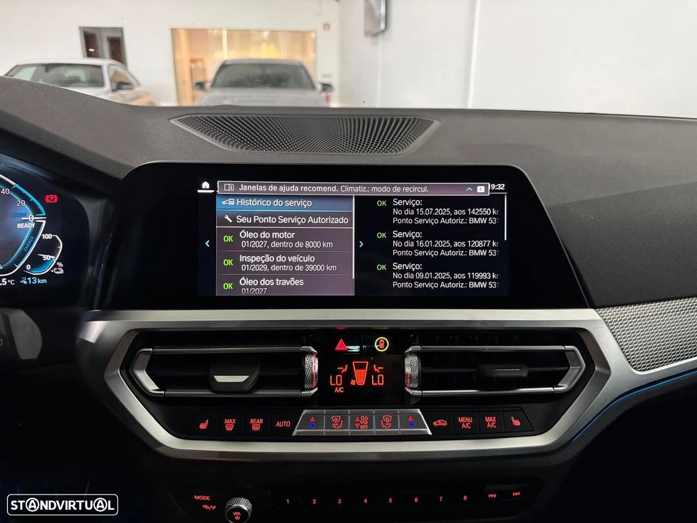 BMW 330 e Touring Pack M Auto - 33