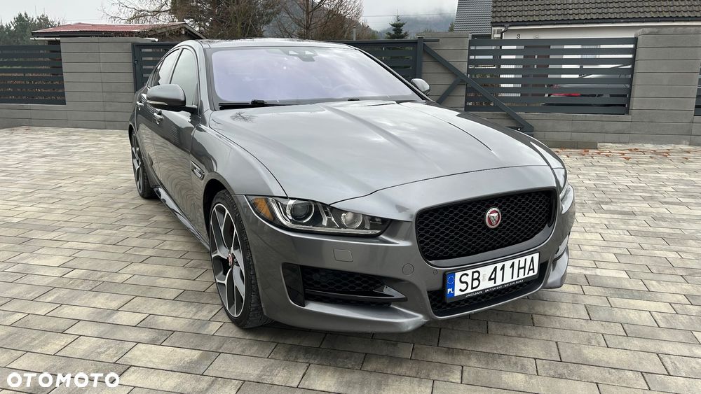 Jaguar XE - 1