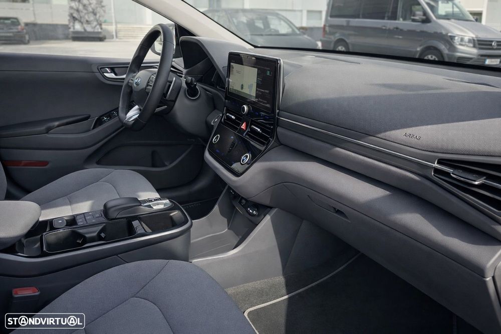 Hyundai Ioniq - 9