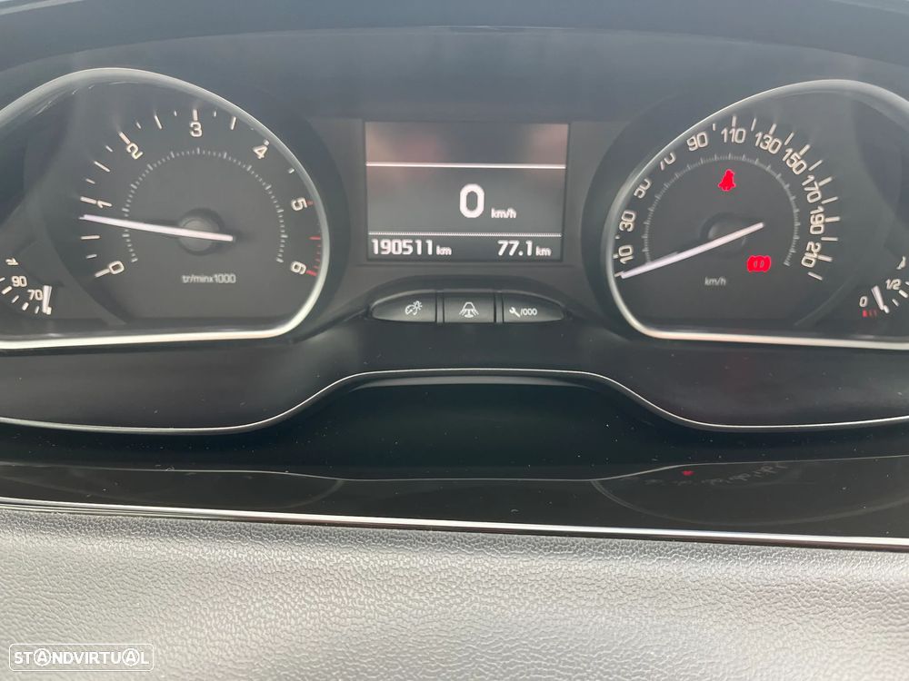 Peugeot 208 1.4 HDi Allure - 17