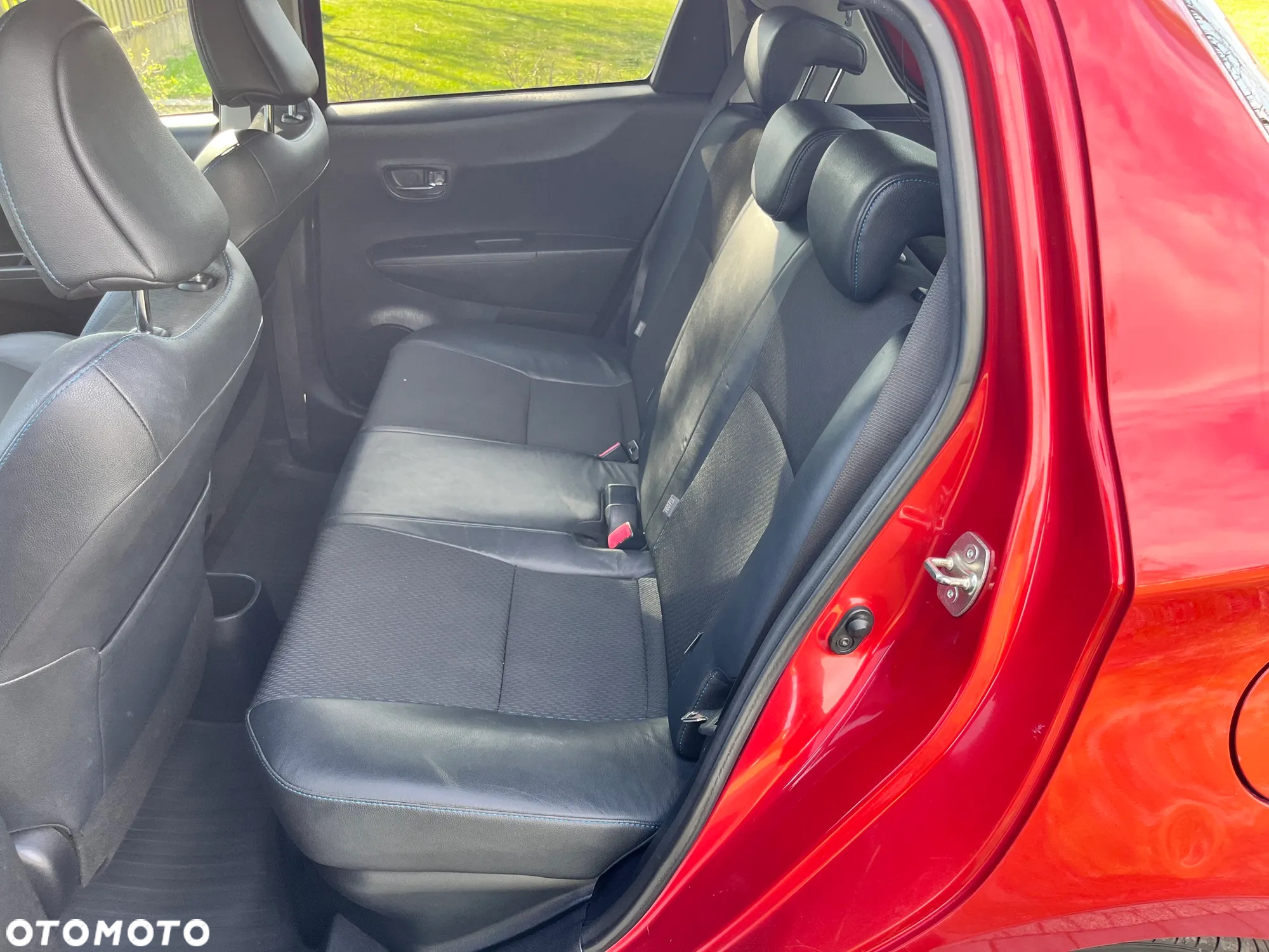 Toyota Yaris Hybrid 100 Dynamic - 11