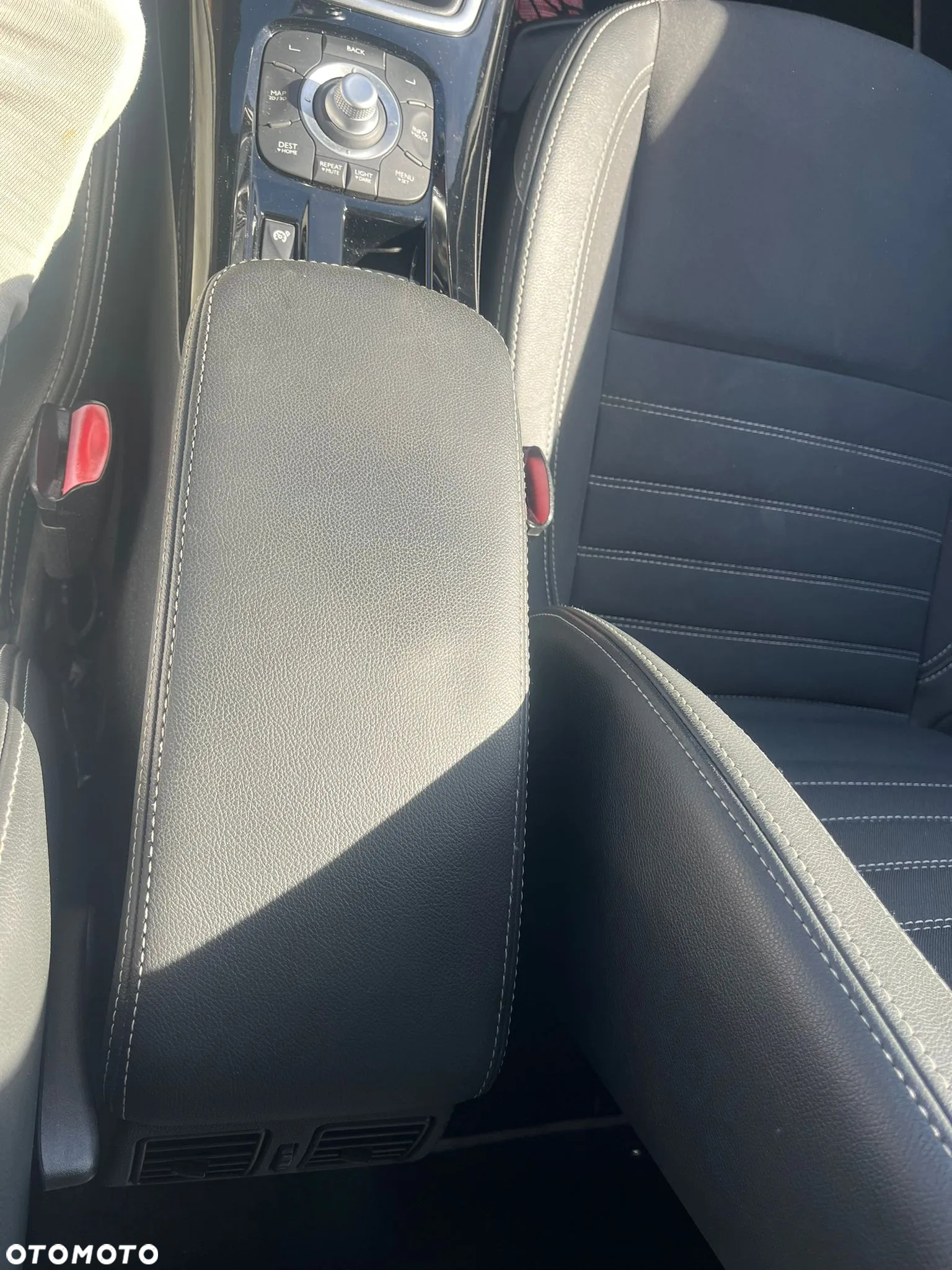 Renault Laguna Grandtour ENERGY dCi 130 FAP Start-Stop Bose Edition - 24