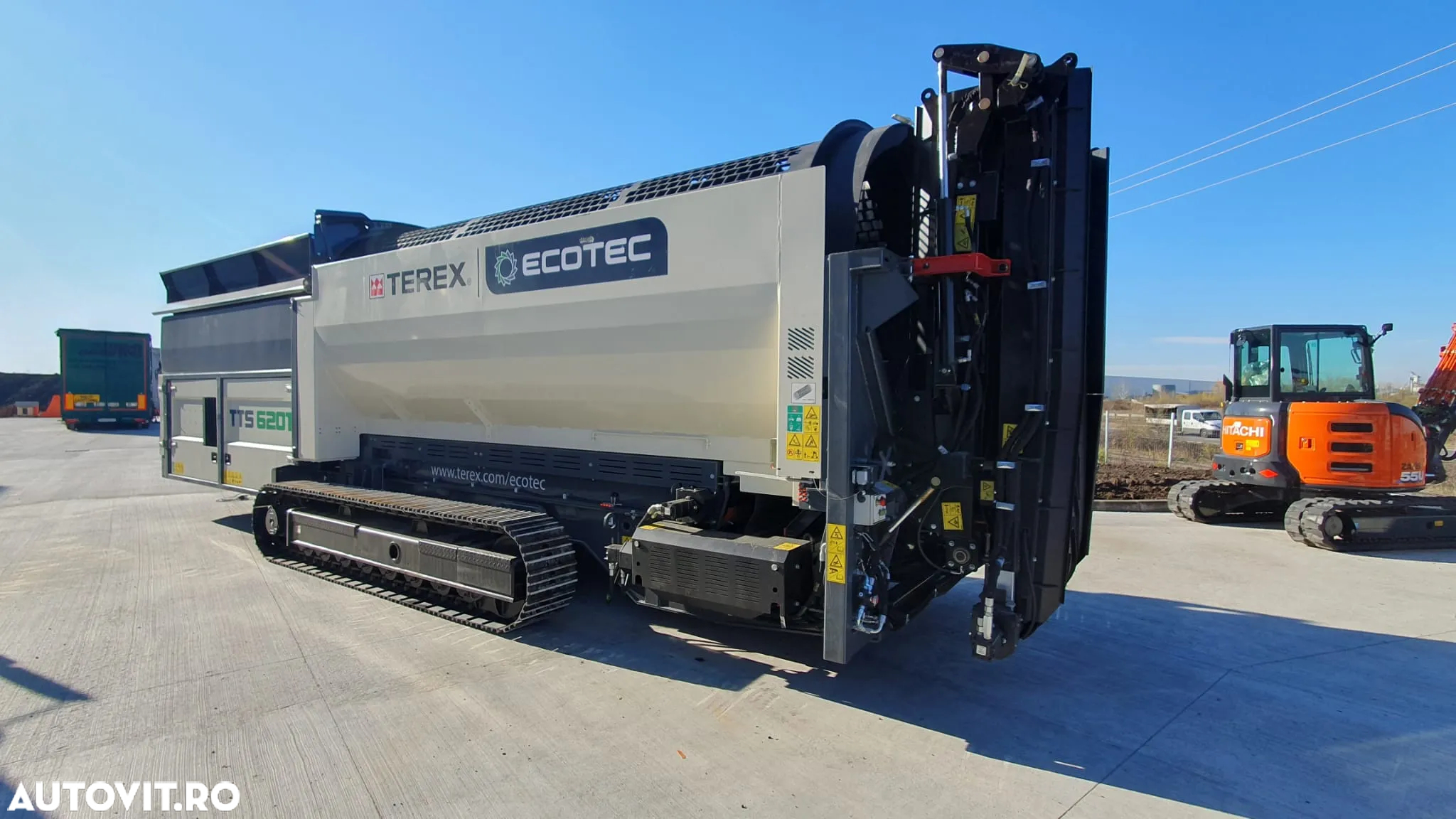 Terex CIUR MOBIL PE SENILE CU 2 BENZI - 5.5 m3, lungime tambur 5.5m, masa operationala 24t - buncar alimentare 4x1.8m - capacitate procesare - motor CAT 137HP - produs in Irlanda - garantie 12 luni - posibilitate leasing - PROMOTIE 245.000 EUR + TVA - 5