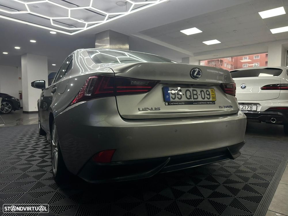 Lexus IS 300H Sport Edition - 6