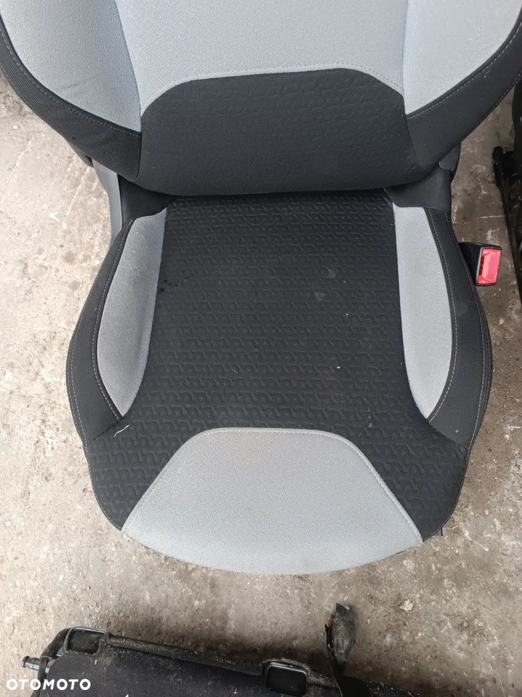 FOTELE PRZÓD TYŁ KANAPA  WNĘTRZE  CITROEN DS3 - 8