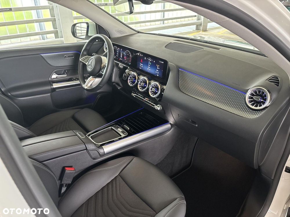 Mercedes-Benz GLA - 16