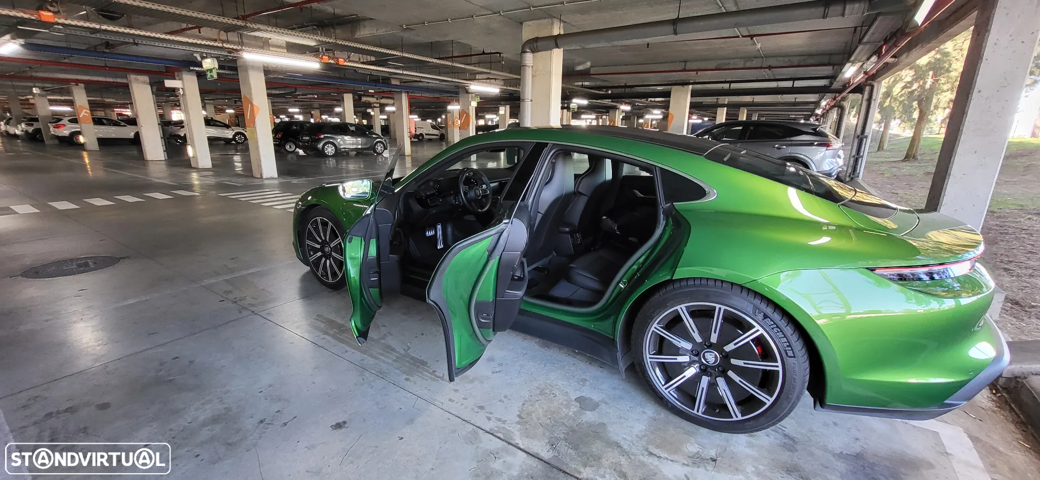 Porsche Taycan 4S - 29