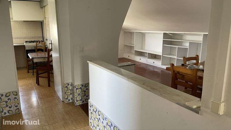 T2 com boas áreas e lugar de estacionamento - Grande imagem: 2/8