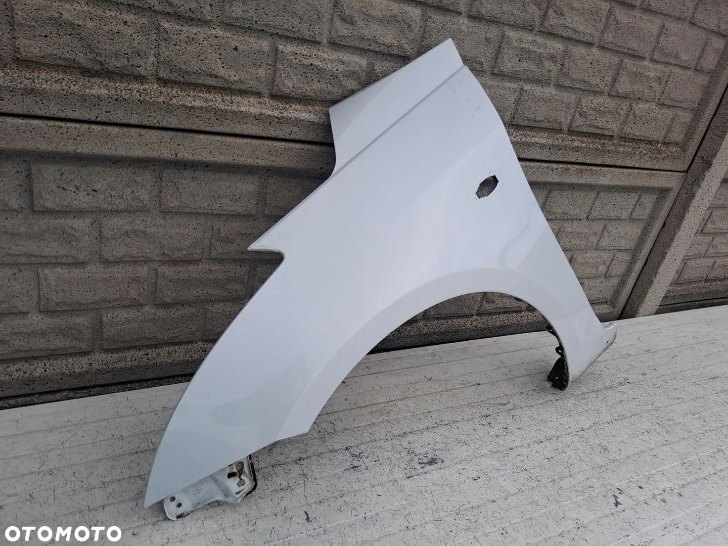 SUZUKI SWIFT Mk7 10-17 BŁOTNIK PRZEDNI LEWY - 2